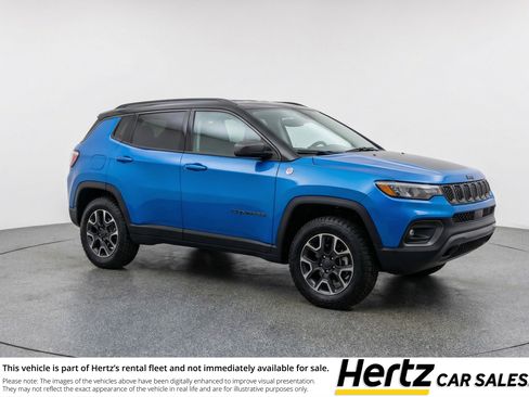 Used 2025 Jeep Compass Trailhawk AWD/4WD image 1