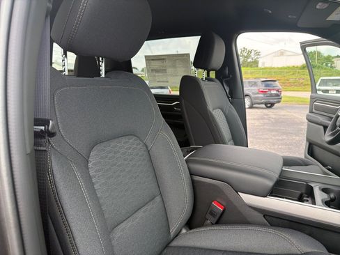 New 2026 RAM 1500 4x4 Crew Cab image 17