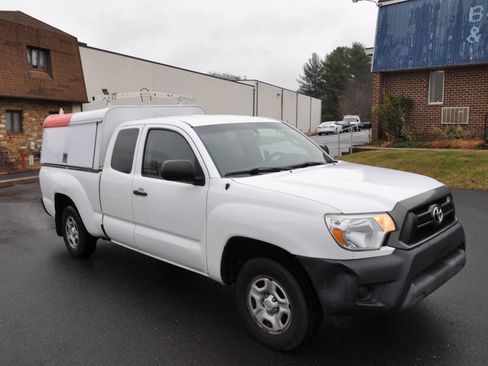 Used 2015 Toyota Tacoma Base 4x2 4dr Access Cab 6.1 ft w/ Convenience Package image 4