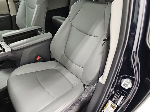 Used 2024 Toyota Sienna XLE FWD image 16