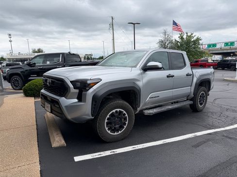 Used 2024 Toyota Tacoma TRD Off-Road AWD/4WD image 2