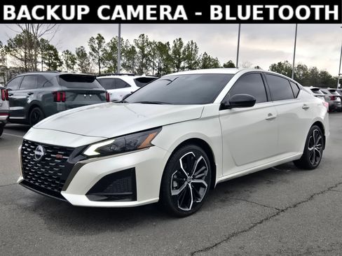 Used 2024 Nissan Altima 2.5 SR w/ SR Premium Package image 3