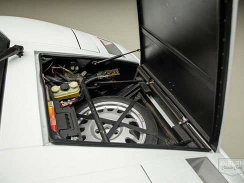 Used 1989 Lamborghini Countach Coupe RWD image 30