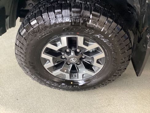 Used 2019 Toyota Tacoma TRD Off-Road image 16