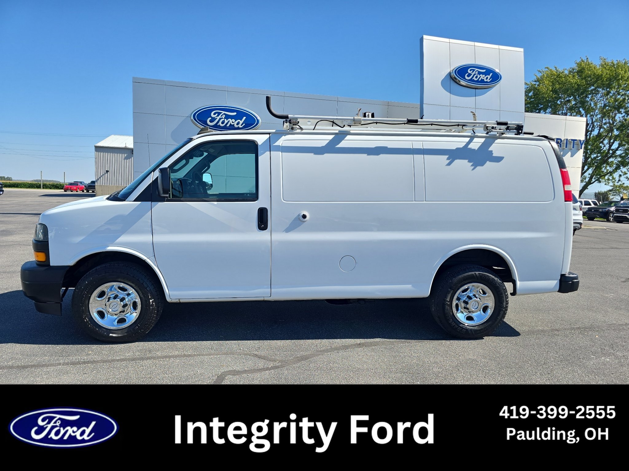Used 2018 Chevrolet Express 2500 w/ Driver Convenience Package RWD image 1