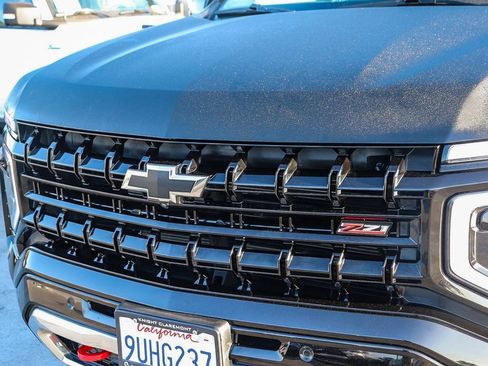 Used 2025 Chevrolet Suburban Z71 AWD/4WD image 6