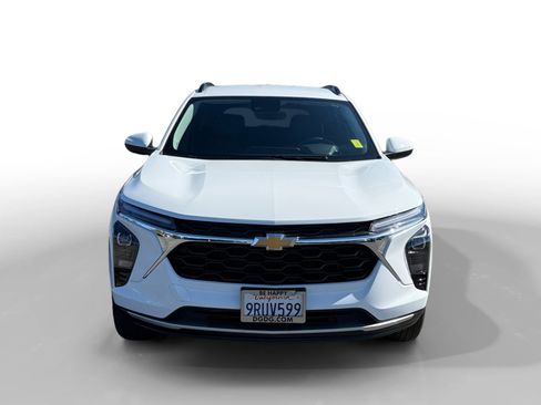 Used 2025 Chevrolet Trax LT w/ Driver Confidence Package image 8