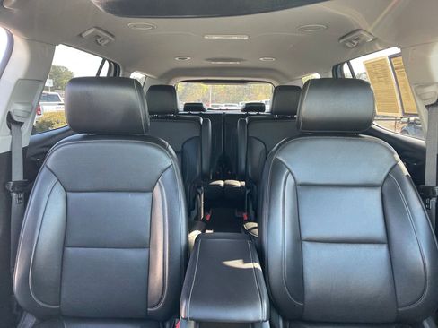 Used 2023 GMC Acadia SLT image 30