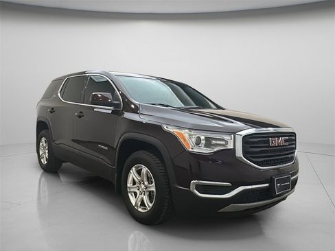 Used 2017 GMC Acadia SLE image 1
