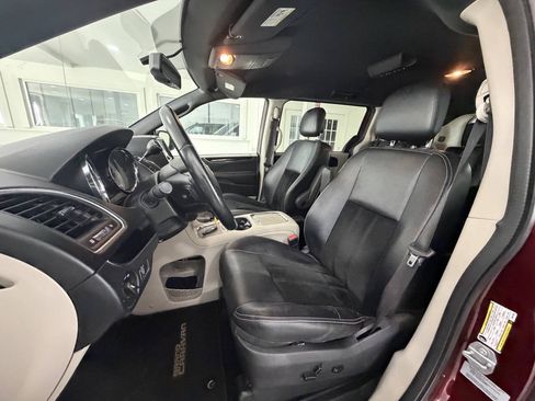 Used 2017 Dodge Grand Caravan SXT FWD image 23
