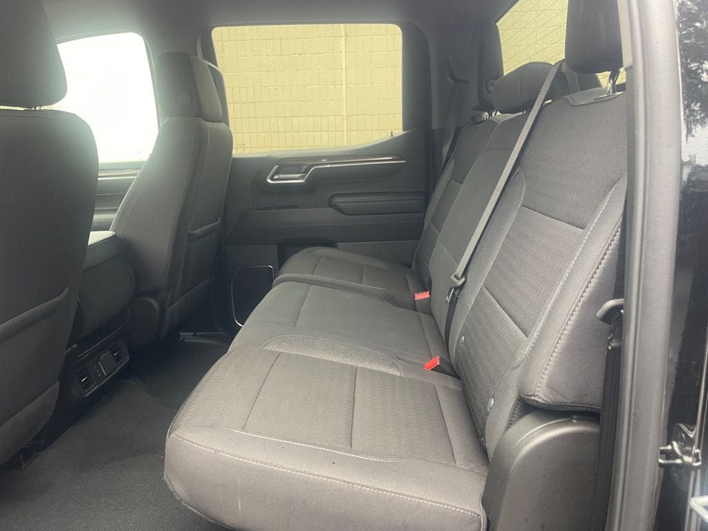 Used 2025 Chevrolet Silverado 1500 LT AWD/4WD image 12