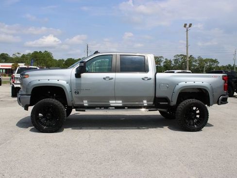 Used 2025 Chevrolet Silverado 2500 LT w/ Convenience Package AWD/4WD image 6