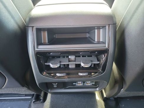 New 2025 Jeep Grand Cherokee Altitude image 10