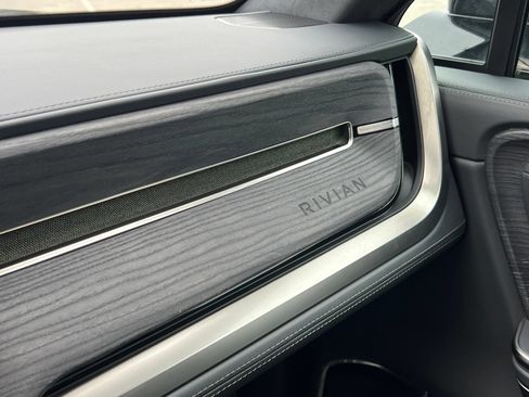 Used 2024 Rivian R1S Adventure AWD/4WD image 32
