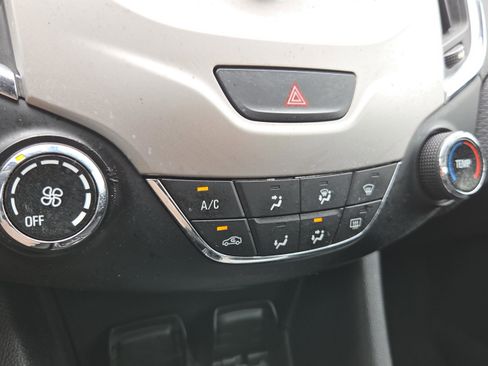 Used 2018 Chevrolet Cruze LS image 29