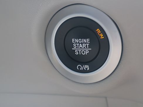 Used 2023 Chrysler Pacifica Touring-L FWD image 20