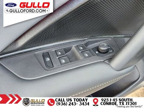 Used 2025 Volkswagen Tiguan SE FWD image 18