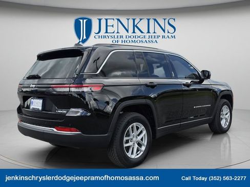Certified 2025 Jeep Grand Cherokee Laredo X w/ Luxury Tech Group I RWD image 3