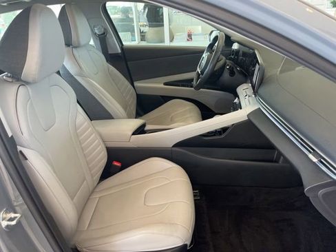 Used 2023 Hyundai Elantra Limited image 35
