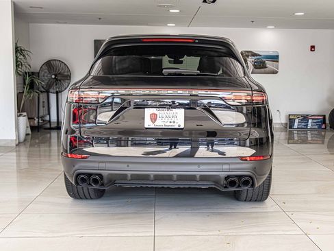 Used 2022 Porsche Cayenne S Platinum image 13