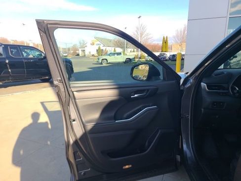 Used 2023 Toyota Highlander XSE image 18