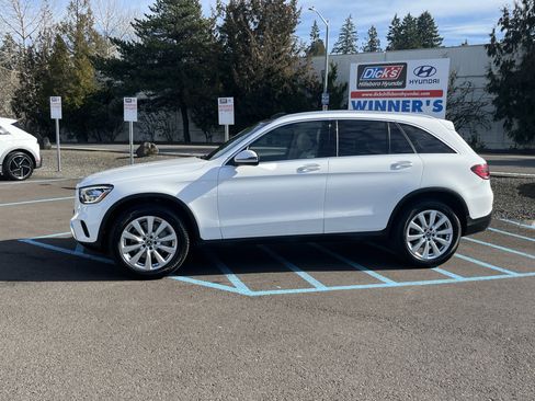 Used 2020 Mercedes-Benz GLC 300 4MATIC image 2