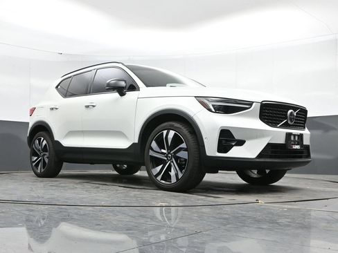 Used 2023 Volvo XC40 B5 Ultimate w/ Protection Package Premier AWD/4WD image 36
