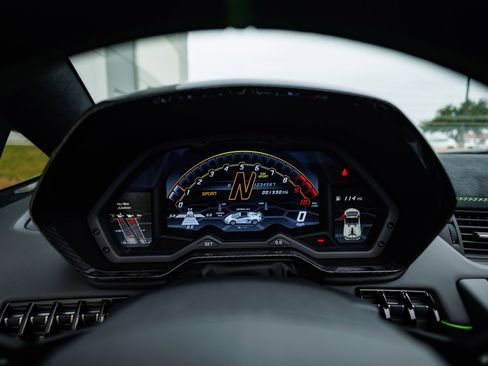 Used 2021 Lamborghini Aventador SVJ image 65