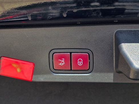 Used 2013 Mercedes-Benz SL 550 image 12