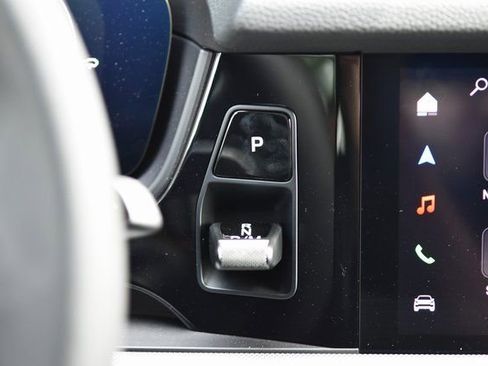 Certified 2025 Porsche Cayenne Coupe image 36