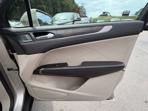 Used 2017 Lincoln MKC Reserve FWD image 19