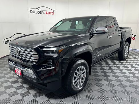Used 2025 Toyota Tacoma Limited AWD/4WD image 2