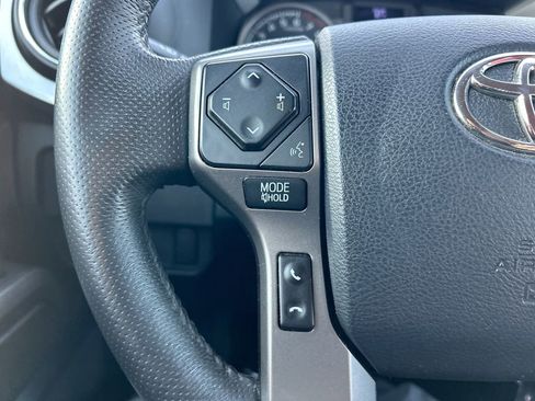 Used 2020 Toyota Tacoma SR5 RWD image 26