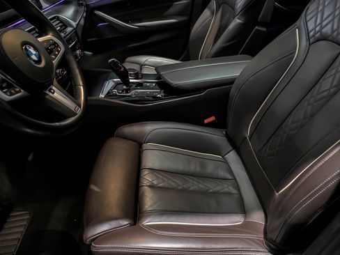 Used 2022 BMW M550i xDrive w/ Premium Package image 19