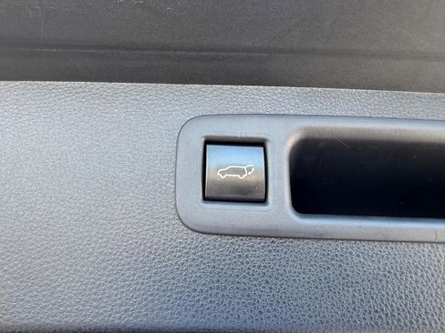 Used 2022 Toyota Highlander XLE FWD image 6
