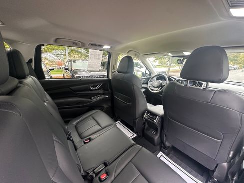 Used 2023 Subaru Ascent Limited image 18
