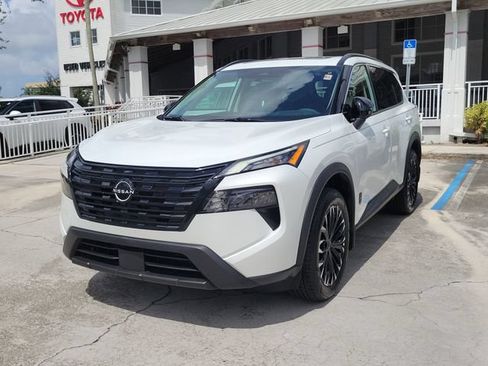 Used 2026 Nissan Rogue Dark Armor FWD image 2