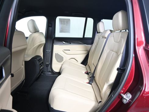 Used 2023 Jeep Grand Cherokee Limited image 17