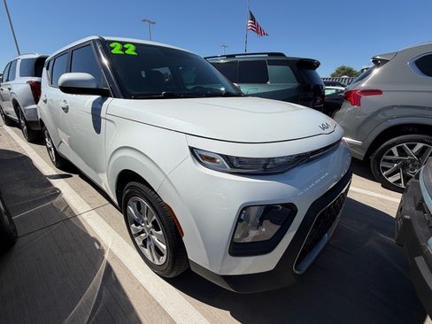 Certified 2022 Kia Soul LX FWD image 2