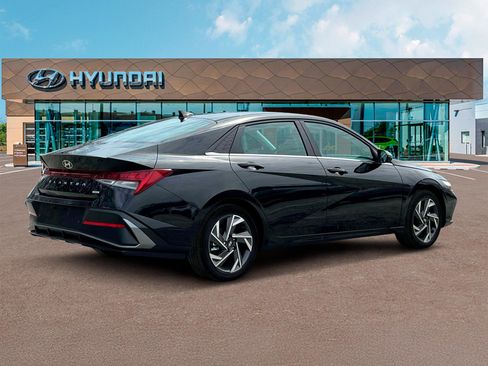 New 2025 Hyundai Elantra Limited image 9