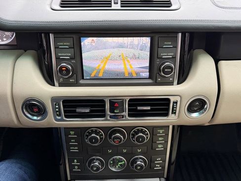 Used 2011 Land Rover Range Rover HSE LUX image 34