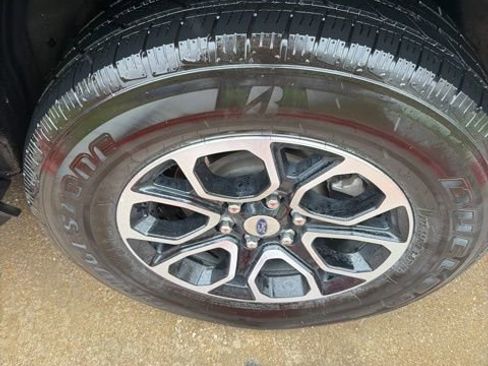 Used 2022 Ford Expedition XLT image 5