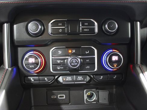 Used 2022 Chevrolet Suburban RST w/ Luxury Package image 20