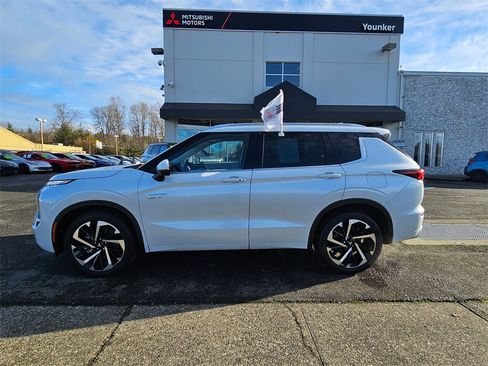 Used 2023 Mitsubishi Outlander SEL image 8