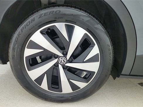 Used 2025 Volkswagen ID.4 Pro image 62