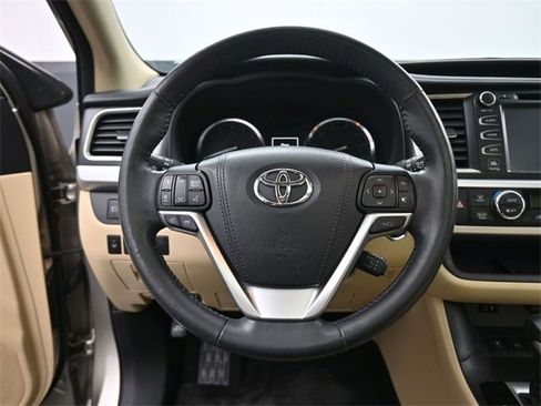 Used 2015 Toyota Highlander Limited image 28