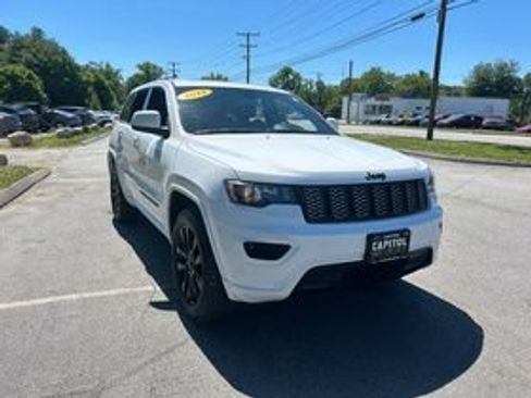 Used 2019 Jeep Grand Cherokee Altitude AWD/4WD image 3