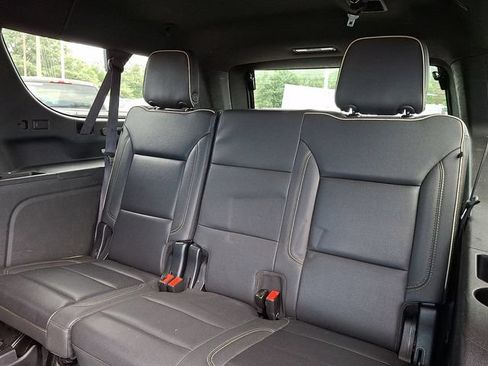 Used 2023 Chevrolet Suburban Premier RWD image 9