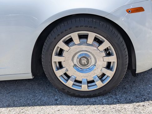 Used 2015 Rolls-Royce Ghost RWD image 11
