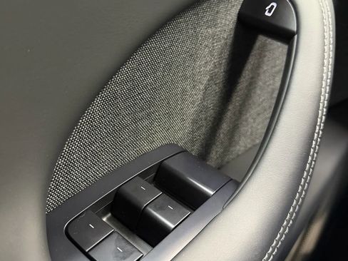 Used 2025 Tesla Model X image 28